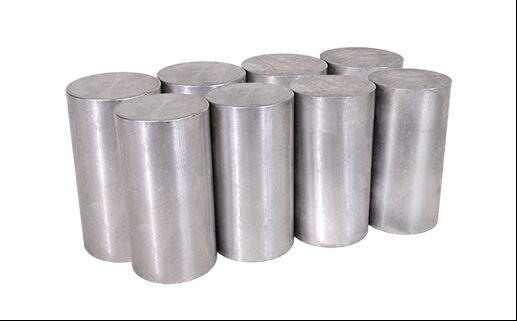 Zestaw 8 bloków otworów o płaskiej podłożu o amplitudzie powierzchni