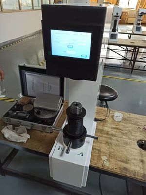 Elektroniczny twardościomierz Brinella HB-3000E z zamkniętą pętlą sterowania, automatycznym ładowaniem i drukarką