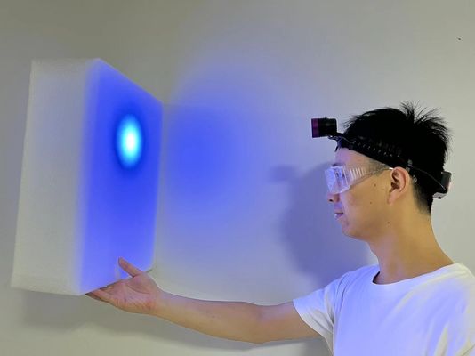 Czołowa lampa UV z regulowaną długością fali szczytowej 40 x 38 mm do noszenia na głowie i kasku