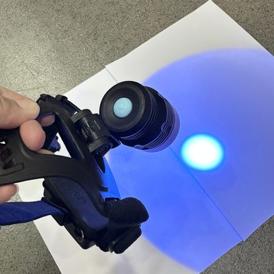 DG-3101S 90 stopni regulacja w górę i w dół UV Czarna lampa typu kasku z 30 średnim okresem trwania LED 50mm Obszar napromieniowany