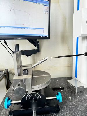 Tester do analizy profilu konturu chropowatości SRT-210G z zakresem pomiarowym 100 mm