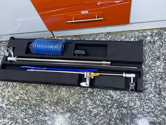 Detektor nieszczelności spoin w skrzyni próżniowej z próżnią 60 kPa, długością wykrywania spoin 400 mm i elektromagnesami o sile ssania 85 kg