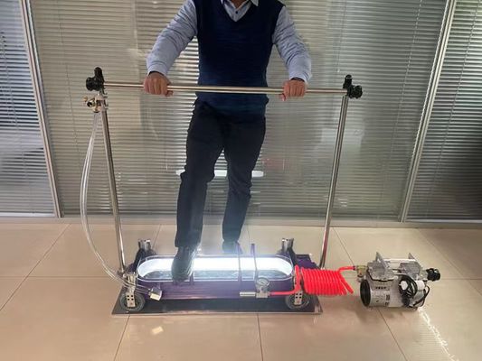 Detektor nieszczelności spoin w skrzyni próżniowej z próżnią 60 kPa, długością wykrywania spoin 400 mm i elektromagnesami o sile ssania 85 kg