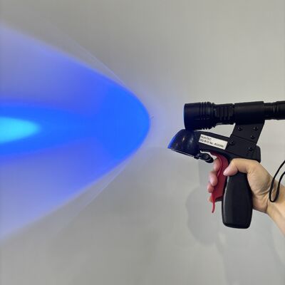 DG-B10 Obsługa jedną ręką Światło UV Uchwyt na puszkę z aerozolem 57,4 mW/cm² 365 nm Uchwyt do testów fluorescencyjnych NDT Pasuje do latarki ultrafioletowej