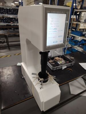 Twardościomierz Rockwell HR-150/45DX z ekranem dotykowym