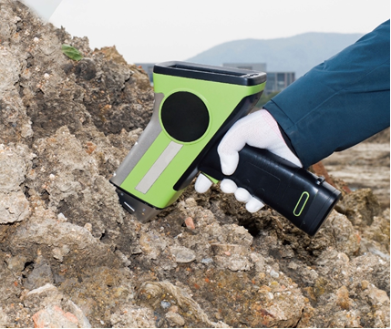 Ręczny detektor metali ciężkich w glebie HXRF-800 XRF z zakresem analizy od Mg do U, lekki 1,5 kg i temperaturą pracy od -10°C do 50°C